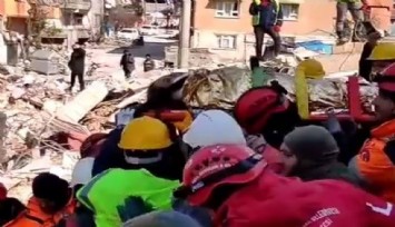 Hamile kadın 129 saat sonra enkazdan çıkartıldı