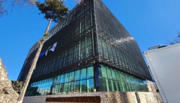 Kommage’nin 7.7’lik depremde camı bile kırılmadı