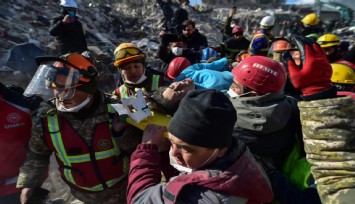 180'inci saatte enkazdan sağ çıkarılan kadın: Çok üşüdüm, ayaklarımı örtün