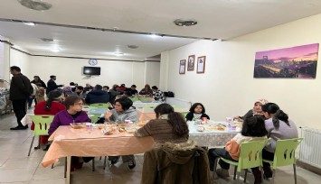 Depremzedeler İzmir Büyükşehir Belediyesi’nin sosyal tesislerine yerleştirildi