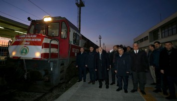 İzmirliler vagonları yardımlarla doldurmaya devam ediyor