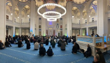 İzmir’de Miraç Kandilinde camiler doldu taştı