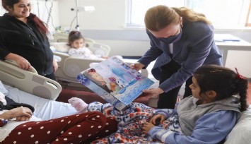 DEÜ Rektörü Hotar’dan depremzedelere moral ziyareti