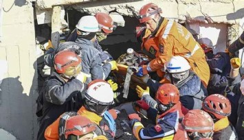Hatay’da 296 saat sonra gelen mucize: 3 kişi sağ kurtarıldı