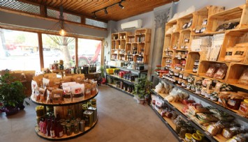 Efes Tarlası Bakkalından depremden etkilenen üreticilere destek