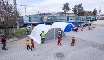 Büyükşehir ekipleri Kahramanmaraş’a 142 sobalı çadır kurdu