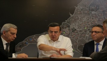 Başkan Batur’dan örnek karar: Konak’ta bilimsel meslek odalarının vizesi olmadan inşaatlara onay verilmeyecek