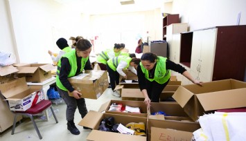 Bayraklı Belediyesi depremzedelerin yanında