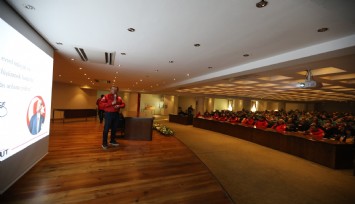 AKUT Selçuk ekibi yeni gönüllüleri bilgilendirdi