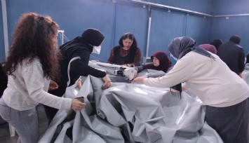 Her ilmeğinde emek var: Deprem bölgesi için çadır yapıyorlar