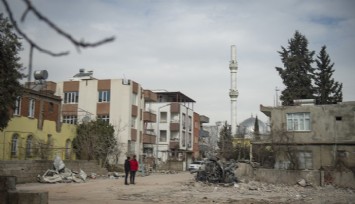 <strong>Emniyet müdürüne depremzedelerin yardım malzemelerini aldığı için ‘hırsızlık’ gözaltısı</strong>