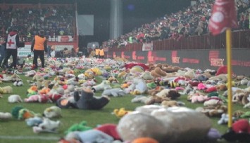 İyi ki varsın Bosna Hersek: Depremzede çocuklar için sahayı oyuncaklarla doldurdular