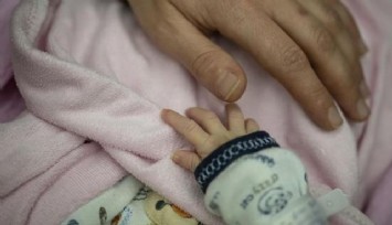 Depremde öldü sanılıp morga götürülen bebeğin yaşadığı ortaya çıktı