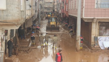 Mehmetçiğin sel bölgesindeki mesaisi devam ediyor
