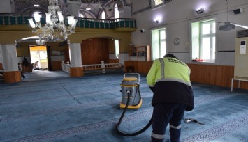 Menemen Belediyesi cami temizliğini tamamladı