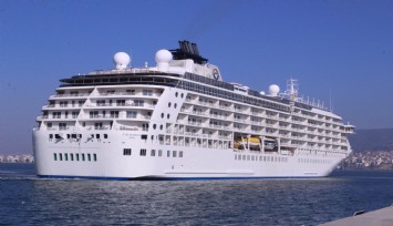 Sezonun ilk kruvaziyer gemisi İzmir Liman'ına yanaştı