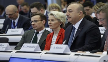 Bakan Çavuşoğlu: ‘Bu ölçekteki bir afetle hiçbir ülkenin tek başına mücadele etmesi mümkün değil’