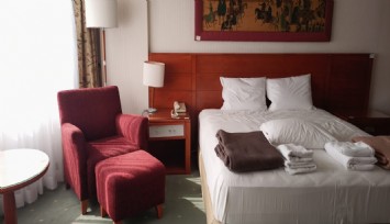 İzmir Büyükşehir Belediyesi eski Hilton Oteli’nin binasını depremzedelere açtı