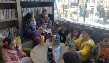 Bayraklı’da çocuklar hem eğleniyor, hem öğreniyor