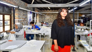 Meslek Fabrikası'nda depremzedeler için iç çamaşırı üretiliyor