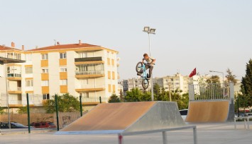 Gaziemir’in tematik parklarına yoğun ilgi