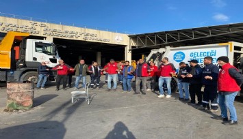 Karşıyaka Belediye personelleri işi bıraktı: Karşıyaka sokakları çöple taştı