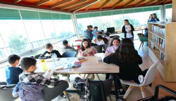 Bayraklı’nın kitap kafelerine öğrenci akını