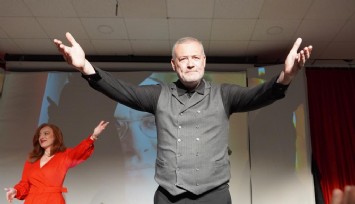 Çeşme’de ‘Unutma Bizi’ oyunu sahnelendi