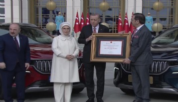 TOGG’un ilk teslimatı Erdoğan ailesine yapıldı