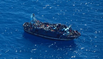 Akdeniz’de 400 göçmenin yardım çığlığı