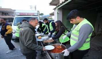 Başkan Sandal, depremzedelerle iftarda buluştu