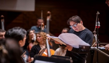 İzmir Büyükşehir Belediyesi ve Fazıl Say’dan Türk halkına armağan