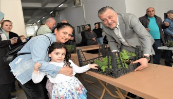 Bornova’da vatandaşa 400 bin fide