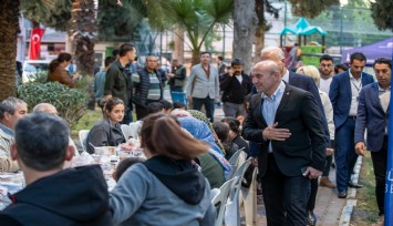İzmir’de dayanışma sofraları devam ediyor