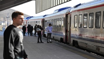 Doğu ekspresinde bayram yoğunluğu