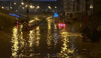 Aydın’da araçlar yağmur sularının içinde kaldı