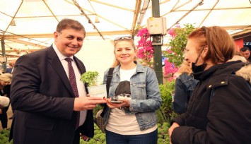 Karşıyaka’da gelenekesel çiçek festivali başladı