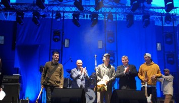 Alaçatı Ot Festivali’nde Duman İzdihamı