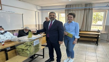 CHP İzmir İl Başkanı Aslanoğlu oyunu kullandı