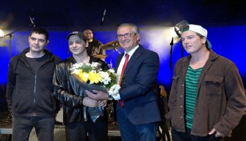 Gaziemirli gençler, Duman’la bayramlarını kutladı