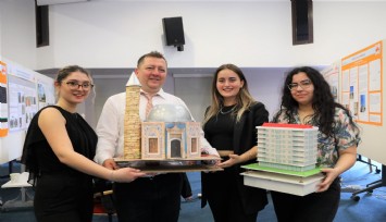 İEÜ’lü gençlerden İzmir’in yapılarına inceleme