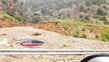 Denizli’de selin getirdiği çamur yoldan geçen araçları yuttu: 1 ölü