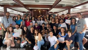 Genç İzmirliler yaza merhaba dedi