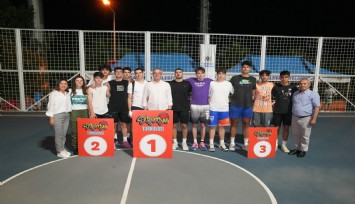 Gaziemir Streetball Turnuvası nefes kesti