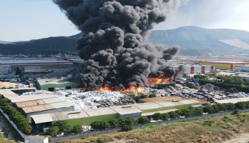 Manisa’da fabrika yangını
