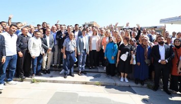 AK Parti tam kadro İzmir’de sahaya indi