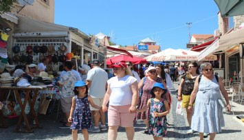 Alaçatı sokakları dolup taştı