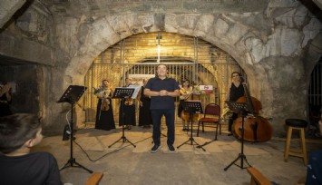 Tarihi mekânda büyüleyen konser