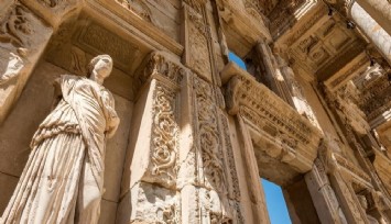 İzmir’e yazın ilk yarısında yarım milyon turist giriş yaptı