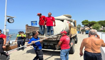 Menderes’te Zabıtadan Sahil Denetimi
